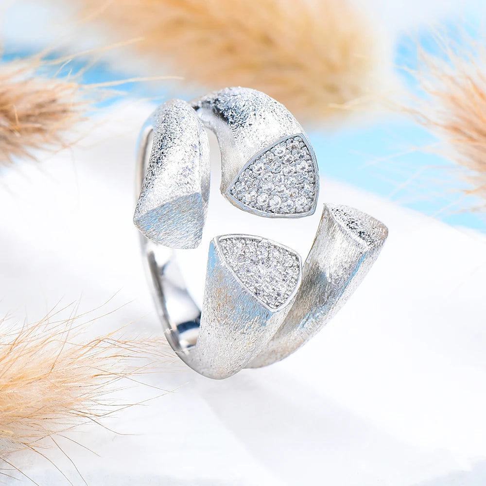 Luxury Claws Gold Bold Rings with Zirconia Stones 2022 Women Engagement Party Jewelry High Quality